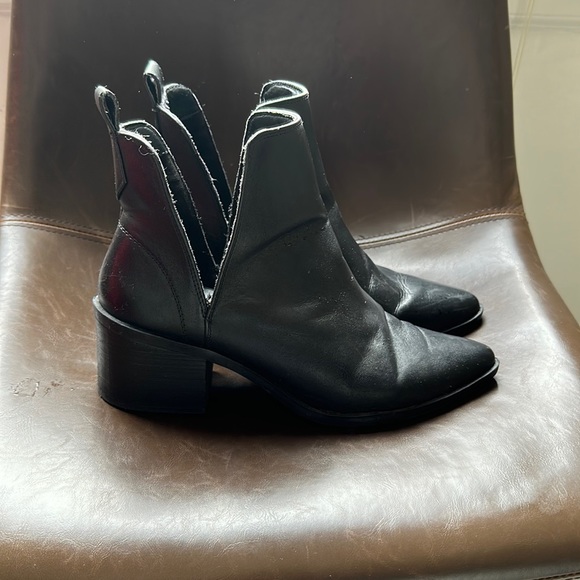 Steve Madden boots almighty boots - Picture 1 of 3